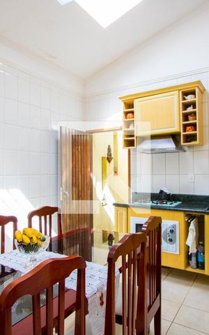 Casa à venda com 218m², 3 quartos e 3 vagas Casa à venda com 218m², 3 quartos e 3 vagasCozinha