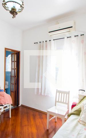 Casa à venda com 218m², 3 quartos e 3 vagas Casa à venda com 218m², 3 quartos e 3 vagasQuarto 2 - Suíte