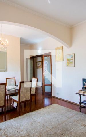 Casa à venda com 218m², 3 quartos e 3 vagas Casa à venda com 218m², 3 quartos e 3 vagasSala