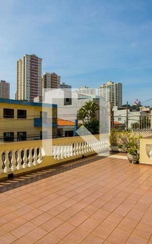 Casa à venda com 218m², 3 quartos e 3 vagas Casa à venda com 218m², 3 quartos e 3 vagasÁrea externa