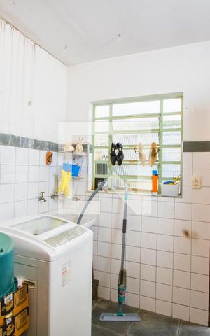 Casa à venda com 218m², 3 quartos e 3 vagas Casa à venda com 218m², 3 quartos e 3 vagasÁrea de serviço