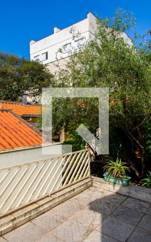 Casa à venda com 218m², 3 quartos e 3 vagas Casa à venda com 218m², 3 quartos e 3 vagasQuintal