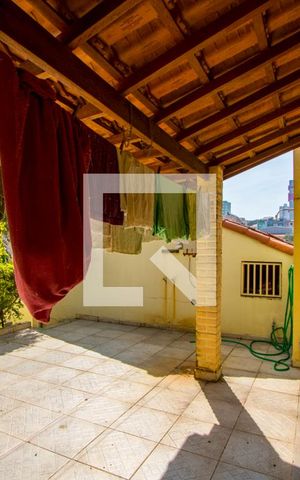 Casa à venda com 218m², 3 quartos e 3 vagas Casa à venda com 218m², 3 quartos e 3 vagasQuintal/Área de serviço