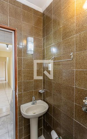 Casa à venda com 270m², 4 quartos e 2 vagas Casa à venda com 270m², 4 quartos e 2 vagasBanheiro
