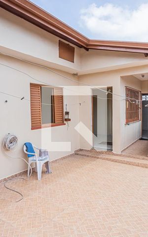 Casa à venda com 270m², 4 quartos e 2 vagas Casa à venda com 270m², 4 quartos e 2 vagasÁrea de serviço e quintal