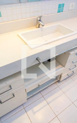 Apartamento à venda com 170m², 4 quartos e 3 vagas Apartamento à venda com 170m², 4 quartos e 3 vagasBanheiro social