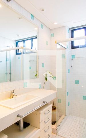 Apartamento à venda com 170m², 4 quartos e 3 vagas Apartamento à venda com 170m², 4 quartos e 3 vagasBanheiro social