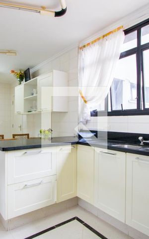 Apartamento à venda com 170m², 4 quartos e 3 vagas Apartamento à venda com 170m², 4 quartos e 3 vagasCopa/Cozinha