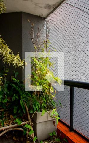 Apartamento à venda com 170m², 4 quartos e 3 vagas Apartamento à venda com 170m², 4 quartos e 3 vagasVaranda da sala