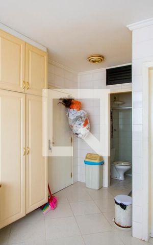 Apartamento à venda com 170m², 4 quartos e 3 vagas Apartamento à venda com 170m², 4 quartos e 3 vagasÁrea de serviço