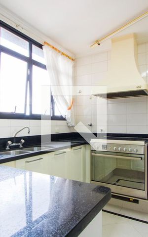 Apartamento à venda com 170m², 4 quartos e 3 vagas Apartamento à venda com 170m², 4 quartos e 3 vagasCopa/Cozinha