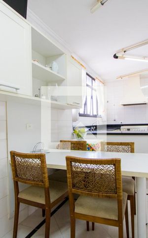 Apartamento à venda com 170m², 4 quartos e 3 vagas Apartamento à venda com 170m², 4 quartos e 3 vagasCopa/Cozinha