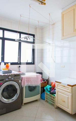 Apartamento à venda com 170m², 4 quartos e 3 vagas Apartamento à venda com 170m², 4 quartos e 3 vagasÁrea de serviço