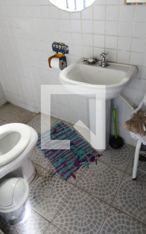 Casa para alugar com 180m², 2 quartos e 1 vagaBanheiro de serviço 