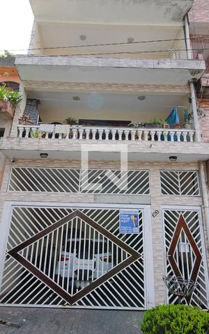 Casa à venda com 150m², 2 quartos e 2 vagas Casa à venda com 150m², 2 quartos e 2 vagasFachada