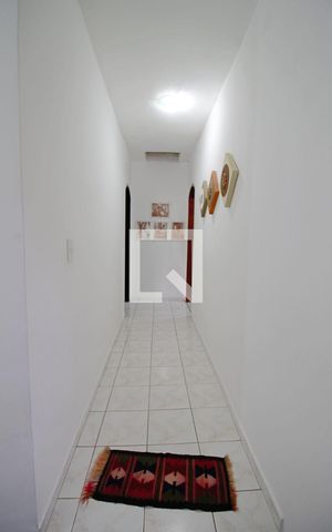 Casa à venda com 150m², 2 quartos e 2 vagas Casa à venda com 150m², 2 quartos e 2 vagasCorredor