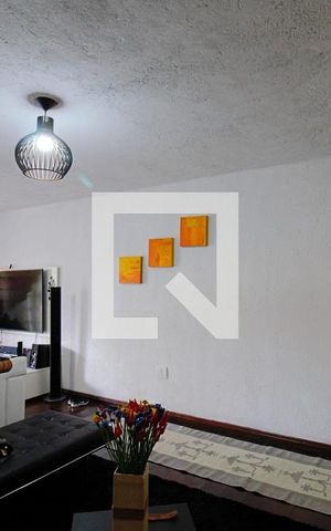 Casa à venda com 150m², 2 quartos e 2 vagas Casa à venda com 150m², 2 quartos e 2 vagasSala