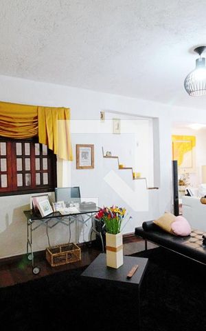 Casa à venda com 150m², 2 quartos e 2 vagas Casa à venda com 150m², 2 quartos e 2 vagasSala