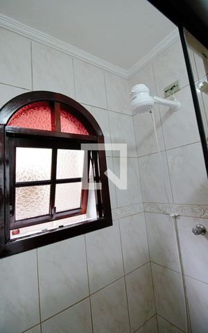 Casa à venda com 150m², 2 quartos e 2 vagas Casa à venda com 150m², 2 quartos e 2 vagasBanheiro