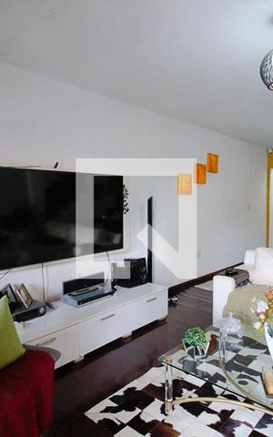Casa à venda com 150m², 2 quartos e 2 vagas Casa à venda com 150m², 2 quartos e 2 vagasSala