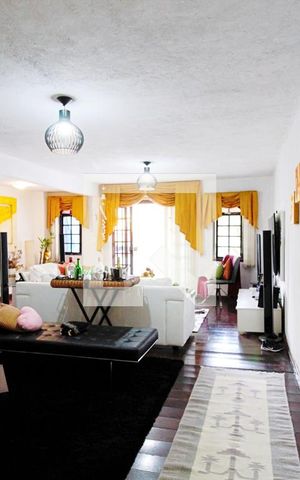 Casa à venda com 150m², 2 quartos e 2 vagas Casa à venda com 150m², 2 quartos e 2 vagasSala