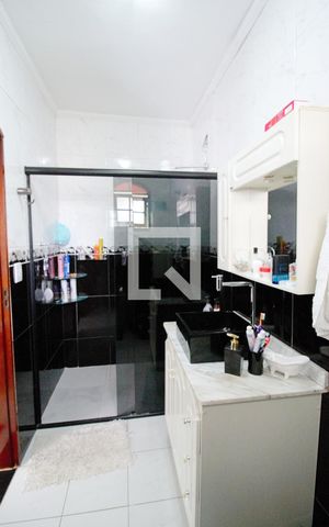 Casa à venda com 150m², 2 quartos e 2 vagas Casa à venda com 150m², 2 quartos e 2 vagasBanheiro da Suíte 1