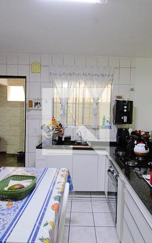 Casa à venda com 150m², 2 quartos e 2 vagas Casa à venda com 150m², 2 quartos e 2 vagasCozinha