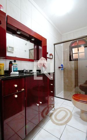 Casa à venda com 150m², 2 quartos e 2 vagas Casa à venda com 150m², 2 quartos e 2 vagasBanheiro