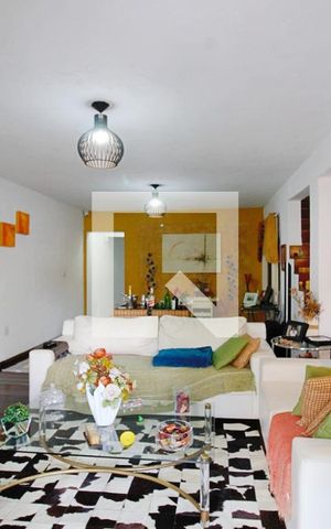 Casa à venda com 150m², 2 quartos e 2 vagas Casa à venda com 150m², 2 quartos e 2 vagasSala