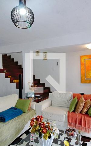 Casa à venda com 150m², 2 quartos e 2 vagas Casa à venda com 150m², 2 quartos e 2 vagasSala