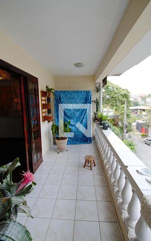 Casa à venda com 150m², 2 quartos e 2 vagas Casa à venda com 150m², 2 quartos e 2 vagasVaranda da Sala