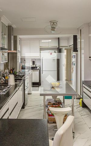 Apartamento à venda com 210m², 3 quartos e 3 vagas Apartamento à venda com 210m², 3 quartos e 3 vagasCozinha