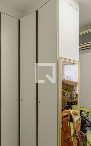 Apartamento à venda com 210m², 3 quartos e 3 vagas Apartamento à venda com 210m², 3 quartos e 3 vagasQuarto de Serviço
