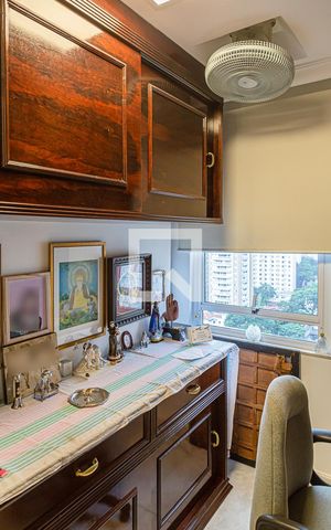 Apartamento à venda com 210m², 3 quartos e 3 vagas Apartamento à venda com 210m², 3 quartos e 3 vagasc