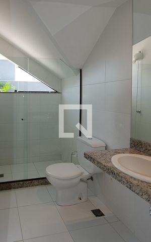 Casa à venda com 234m², 4 quartos e 1 vaga Casa à venda com 234m², 4 quartos e 1 vagaBanheiro da Suíte 4