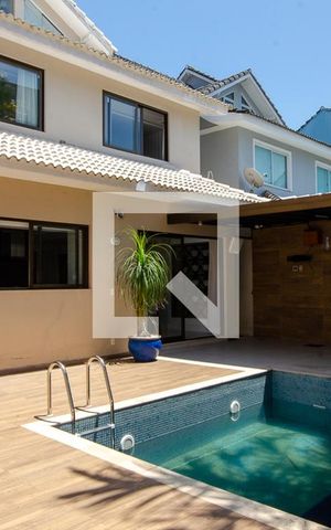 Casa à venda com 234m², 4 quartos e 1 vaga Casa à venda com 234m², 4 quartos e 1 vagaÁrea externa