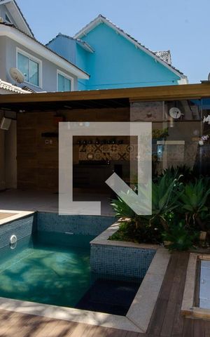 Casa à venda com 234m², 4 quartos e 1 vaga Casa à venda com 234m², 4 quartos e 1 vagaÁrea externa