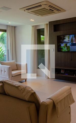 Casa à venda com 234m², 4 quartos e 1 vaga Casa à venda com 234m², 4 quartos e 1 vagaSala
