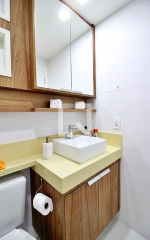 Apartamento à venda com 75m², 2 quartos e 2 vagasBanheiro da Suíte