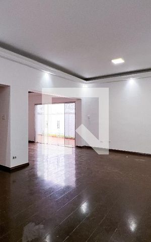 Casa à venda com 300m², 3 quartos e 4 vagasSala