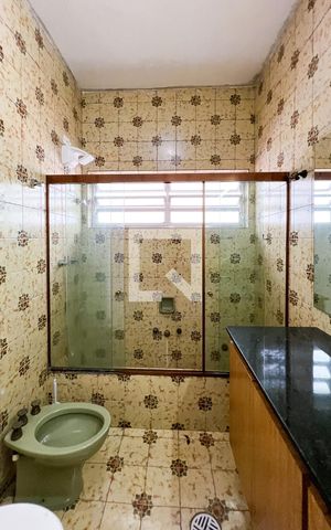 Casa à venda com 300m², 3 quartos e 4 vagasBanheiro da Suíte 