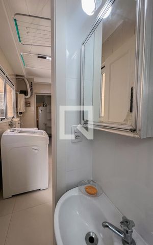 Apartamento para alugar com 195m², 4 quartos e 3 vagasBanheiro de Serviço