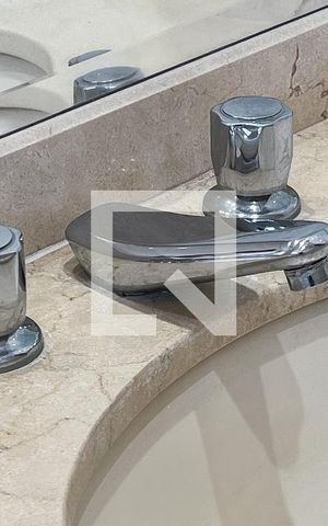 Apartamento para alugar com 195m², 4 quartos e 3 vagasBanheiro da Suíte 2