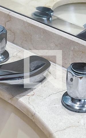 Apartamento para alugar com 195m², 4 quartos e 3 vagasBanheiro da Suíte 1
