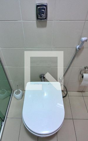 Casa à venda com 242m², 4 quartos e 4 vagasBanheiro do Quarto 1 - Suíte