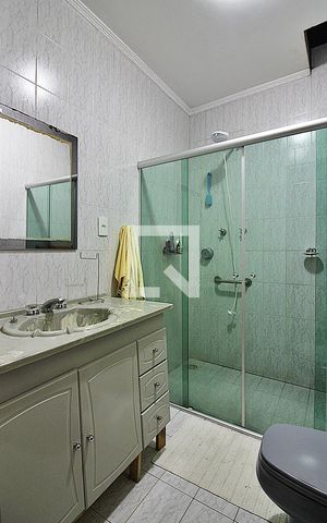 Casa à venda com 242m², 4 quartos e 4 vagasBanheiro Social