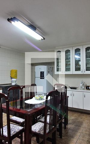 Casa à venda com 242m², 4 quartos e 4 vagasCozinha
