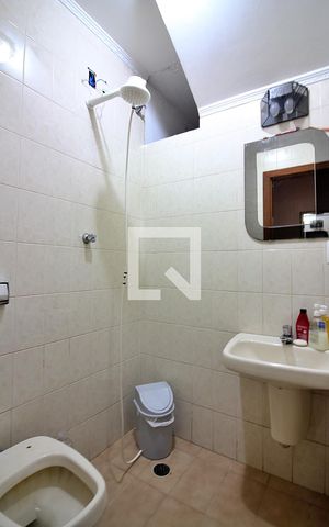 Casa à venda com 242m², 4 quartos e 4 vagasLavabo 