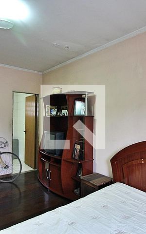Casa à venda com 242m², 4 quartos e 4 vagasQuarto 1 - Suíte