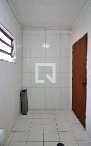 Casa à venda com 242m², 4 quartos e 4 vagasBanheiro do Quarto 1 - Suíte